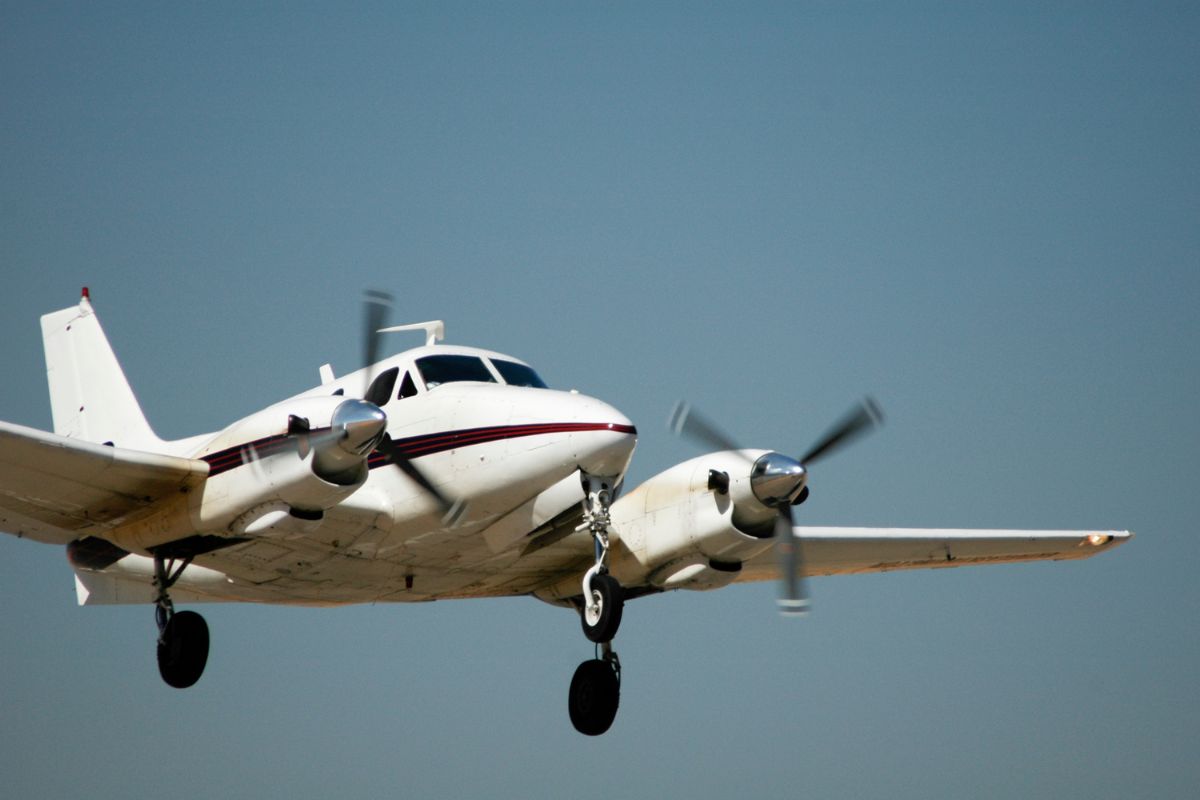 twin-engine Beechcraft King Air 90