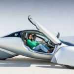 Electric vehicle that runs on solar energy